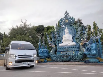 เหมารถตู้ร้อยเอ็ดพาไหว้พระทำบุญ